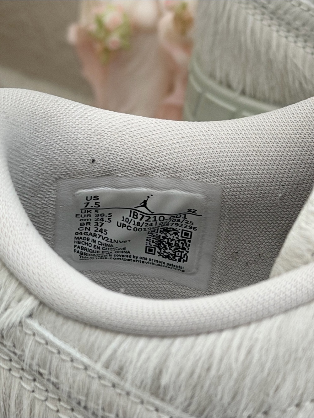 Nike Women's Platform Jordan 1 low Brooklyn calf hair - Picture 3 of 4
